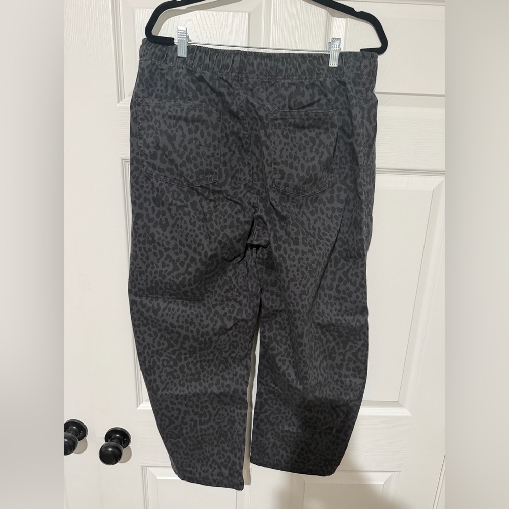 Women's Charcoal Leopard Print Drawstring Pants - Picture 6 of 7